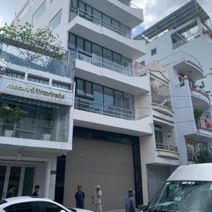 cho thuê nhà lam sơn, p.6 , q. bình thạnh, dt: 8x23m, hầm trệt 4 lầu, sàn suốt đẹp