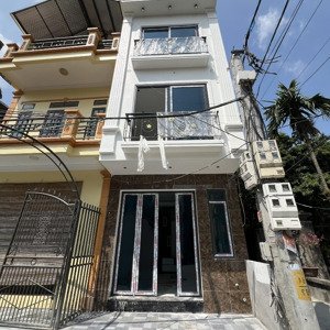 hiêm! nhà song phương 43m2*3t, vị trí lô góc cực thoáng oto đỗ cửa, gần đl thăng long. giá 4,2 tỷ