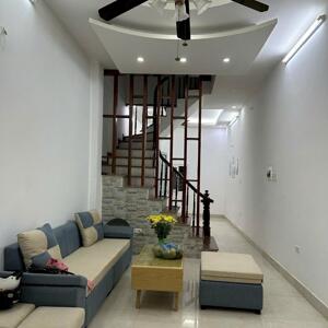 Cho thuê nguyên căn Hào Nam 47m2x5 tầng