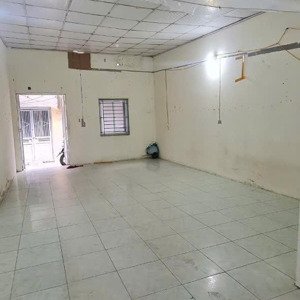 cho thuê nhà ngõ 12 khuất duy tiến, 40m2 x 1 tầng, riêng biệt, nguyên căn, ô tô đỗ cổng, 4tr