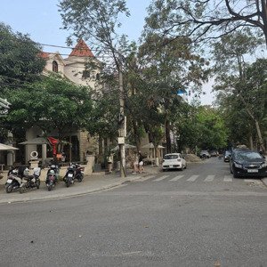 Pán Căn Nhà 3 Tầng Nhìn Thẳng Vườn Hoa đường Nguyễn Bỉnh Quân, Tiền An, Tp Bn. Giá 12,x Tỷ.