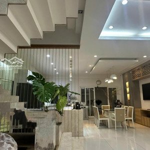 nhà full nội thất cho thuê phường thạnh mỹ lợi. dt:8x20m, trệt 2,5 lầu 4pn, giá 34tr. lh 0979162123