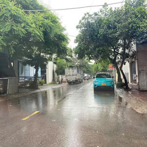 mặt phố chính trung, 136 m2, mt 5, kinh doanh sầm uất, 20 tỷ