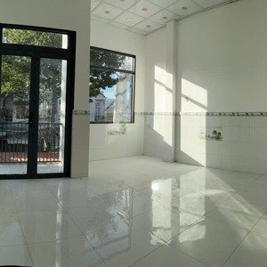 bán nhà:
trệt 1 lầu - mặt tiền đường nhật tảo
(gần chợ cái răng 500m)