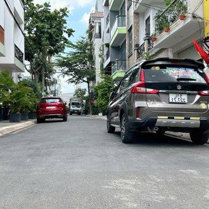 gấp lắm nhà hẻm 106 trần thị trọng 84m2 ngang 5.2m 4 lầu view góc gần chợ 9.x tỷ. 0902675790