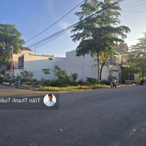 lô góc 2 mặt tiền 6x17, vị trí đắc địa, tiện kinh doanh, ngay trung tâm chợ, trường, kề bên tp. hcm