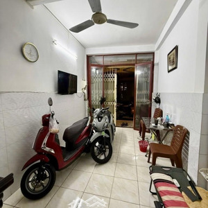 nhà hẻm rộng 42m2 ngô quyền, q.10