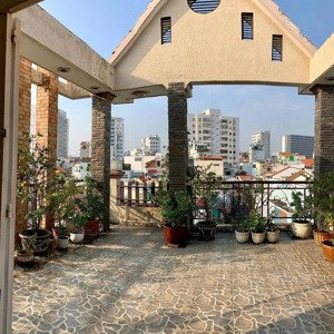 bán biệt thự trần hữu trang, phú nhuận, 13,5 tỷ, 63m2, ngang lớn 5,5m. giá hót.