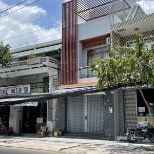 Bán Nhà 1 Trệt 2 Lầu Mặt Tiền Lê Thị Hồng Gấm, Phường 6, Tp Mỹ Tho Còn Mới 90% Vị Trí Gần Trung Tâm