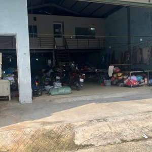 bán nhà xưởng vị trí tân thới nhất quận12 dt 10m x 25 m gác lững , hiện đang cho thuê 18tr 1 th