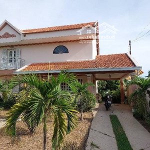 Biệt Thự Pháp Siêu Phẩm - Ngay Ngã 3 Việt Kiều, Củ Chi - Gara, Sân Vườn, Hầm Rượu - Giá 16.5 Tỷ