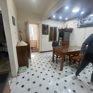 cần cho thuê nhà tập thể thành công k1 tầng 5 - dt 100m2 - 12tr/tháng