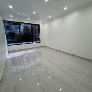 Cho thuê sàn tầng 2 90m2 giá 8.5tr tại Vinhomes Marina