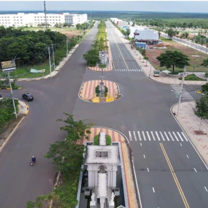 chủ cần bán nhanh thu hồi vốn, nền 130m trục chính shophouse,hướng chính bắc, ngay cổng chính dự án