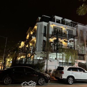 Bán Biệt Thự 180m2 Trung Tâm Sơn Tây