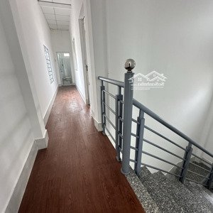 nhà thị trấn, một lầu, trục đường lớn, tiện kinh doanh. dtxd 170 m2