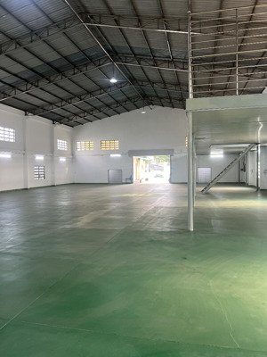 cho thuê xưởng 500m2 giá 20tr, 1000m2 giá 40tr có trạm điện đường võ văn vân