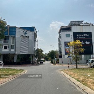 9m x 21m ( nở hậu 22m ) quận 7 đất 2 mặt tiền - đườn số kế himlam 21 tỷ hơn