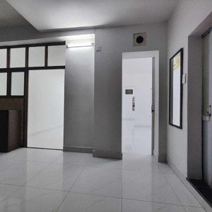 cho thuê tập thể tầng 1 phố thành công, ba đình, 75m2, 2 ngủ, ô tô, kd, 13triệu