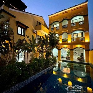 đẹp lung linh villa dt khủng 400m2, một bước ra biển, hai bước ra phố cổ chỉ 26 tỷ cẩm an hội an