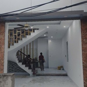 cần tiền bán gấp nhà 4 tầng, 4 ngủ, gần chợ đầu mối song phương, giá rẻ 4x