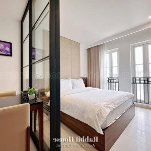 siêu phẩm căn hộ 1 phòng ngủ full nội thất ban công mặt tiền đường trần hưng đạo, quận 5