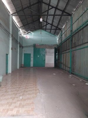 kho cho thuê 600m² 30tr/th đường tãi 8 tấn đến 9 tấn điện ty xây dựng phun võ văn vân