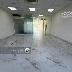 cho thuê shophouse 5 tầng hầm riêng sala, có thang máy riêng và máy lạnh tường phòng