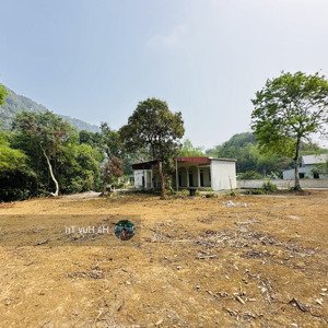 siêu phẩm bám suối view núi đá cực đẹp có dt 2051m2 (1328m2 ont) sẵn nhà cấp 4 ở luôn được