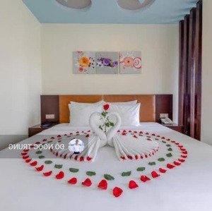 bán khách sạn 3 sao đường nguyễn văn thoại, vị trí sát bãi tắm mỹ khê, 115 phòng, kinh doanh tốt