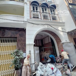 bán nhà mặt tiền xe hơi đường thủ khoa huân, quận 1-ngang 4,5m*21,5m sản phẩm khan chào giá tốt