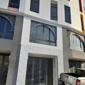 nhà mới mặt tiền 6 tầng có thang máy kênh tân hóa p14 q6