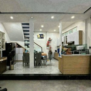 bán nhà rộng đẹp 5*10m, nở hậu, 226/4 sư vạn hạnh, q5, tphcm
