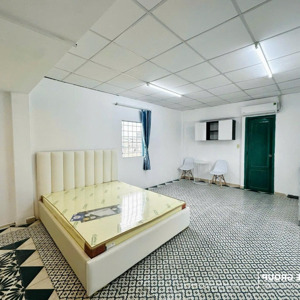 cho thuê phòng cửa sổ lớn full nội thất rộng 30m2 ở đoàn thị điểm gần ngã tư phú nhuận, q.phú nhuận