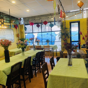 cho thuê quán ăn cafe, nội thất đầy đủ bàn ghế bếp set up sẵn chỉ vào kinh doanh, nằm ngay tt chợ