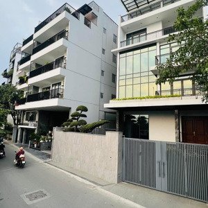bán nhà mặt phố đường xuân diệu, view hồ tây, kinh doanh, mặt tiền rộng. giá 69 tỷ