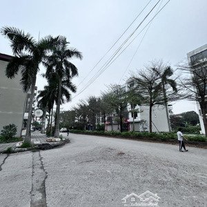 bán nhà 2 tầng ở ngay trung tâm thị trấn trâu quỳ, khu giãn dân tái định cư 7.2ha, cực hiếm