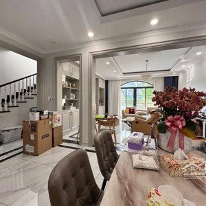 cho thuê căn biệt thự siêu đẹp chateau, pmh, q.7, 1t3l, 4pn, 5wc, nt cao cấp, giá 125tr. 0979762167