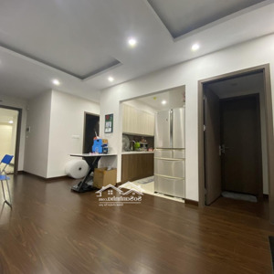 chính chủ bán căn hộ 127m2 núi trúc square 3 ngủ 2 vệ sinh. phòng ngủ có ban công