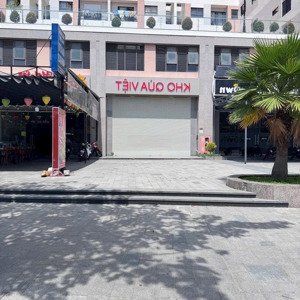 căn shophouse vcn phước long đường số 28 dt 152.4m2 ngang 7m đã hoàn thiện vào sử dụng ngay