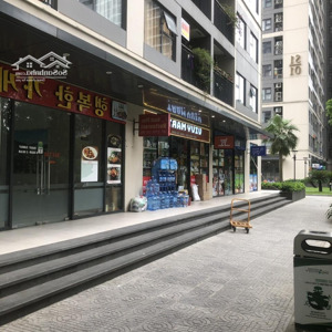 cần bán căn shop khối đế tòa s1.02, vinhomes smart city giá cực tốt lh: 0938 973 666