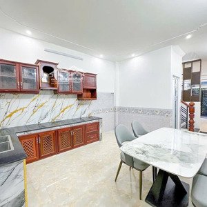 bán nhà lầu mới đẹp có nội thất taxi tới nhà gần trường đại học y dược dt 4 x15=70m2 sổ hoàn công