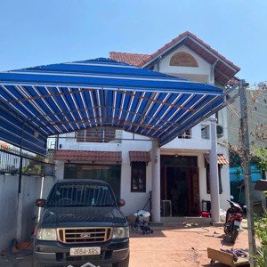 cho thuê nhà p thạnh lộc ngay ngã tư ga quận 12 dt 400m2 . 4 phòng ngủ 2 tolet