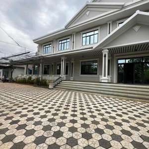 biệt thự sân vườn giữa tp thủ đức, dt 2000m, 2 tầng gần lê văn việt, giá 50 tỷ tl bất chấp