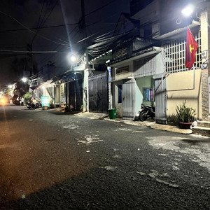 bán nhà mặt tiền đang kinh doanh buôn bán ngay chợ cổng 10 , đối diện công viên tam hiệp