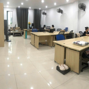 chính chủ cho thuê sàn văn phòng 60m2, có công tơ điện riêng, giá thuê 8tr, có chỗ để xe.
