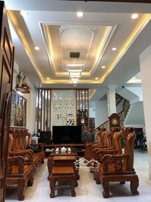 biệt thự mặt tiền đường số 10 khu dân cư phong phú 5, dt: 7x19,5m xây 3 lầu. shr