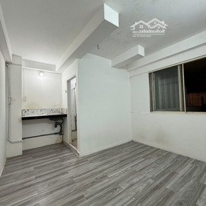 căn hộ cửa sổ trời không nội thất ngay bàu cát 4, p13. tân bình. giá 3tr/tháng