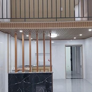 Cần Bán - Nhà đẹp ở Hòa Tiến đường Chính 409 (8m) Sát Chợ Lệ Trạch, Vừa ở Vừa Kinh Doanh