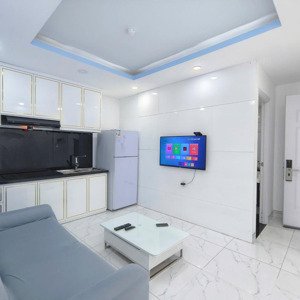 ch 1pn ban công - gym - hồ bơi - hầm xe - bảo vệ 24/7 - hồ con rùa - dinh độc lập